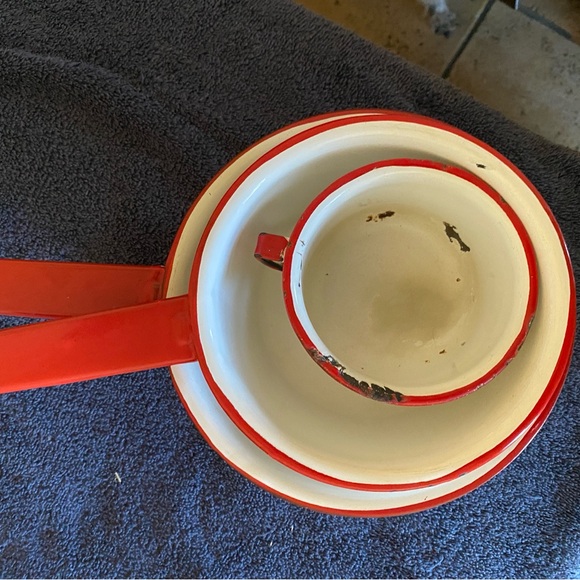 The Unbranded Brand Other - Vintage Red and White Enamelware Pan Set with cup